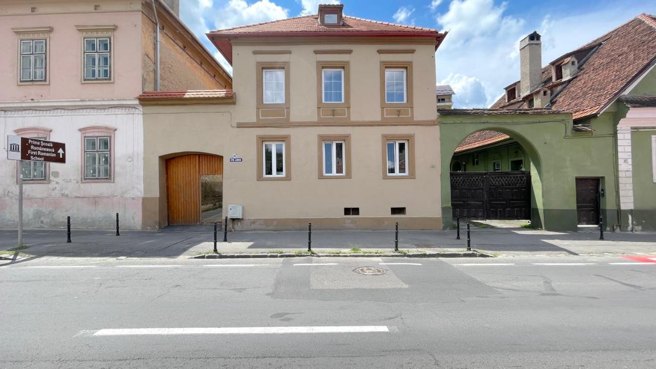 Well Prettyplaces Apartment 001 Brasov Ngoại thất bức ảnh